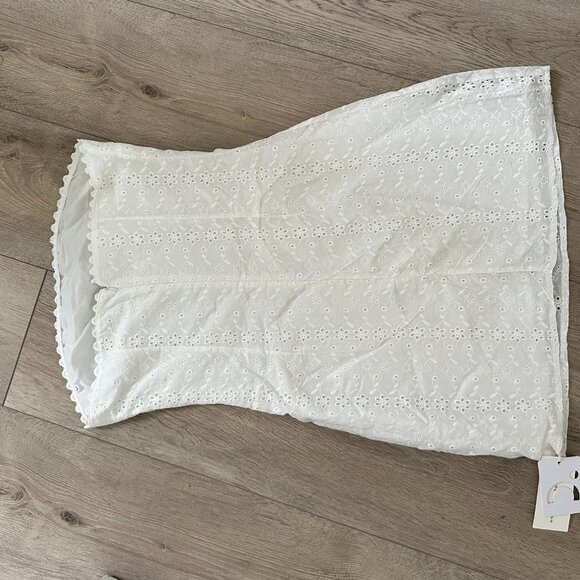 White Mini Eyelet Dress - Size Medium - Perfect Condition - Picture 2 of 2
